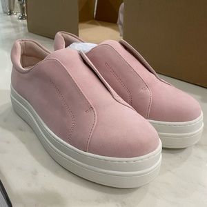 BRAND NEW - JSLIDES NOEL LACELESS PLATFORM SNEAKER